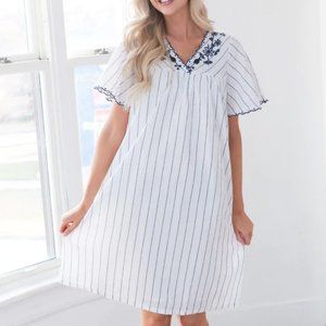 Neesees Boutique Heidy Embroidered 100% cotton dress S NWT Orange Creek